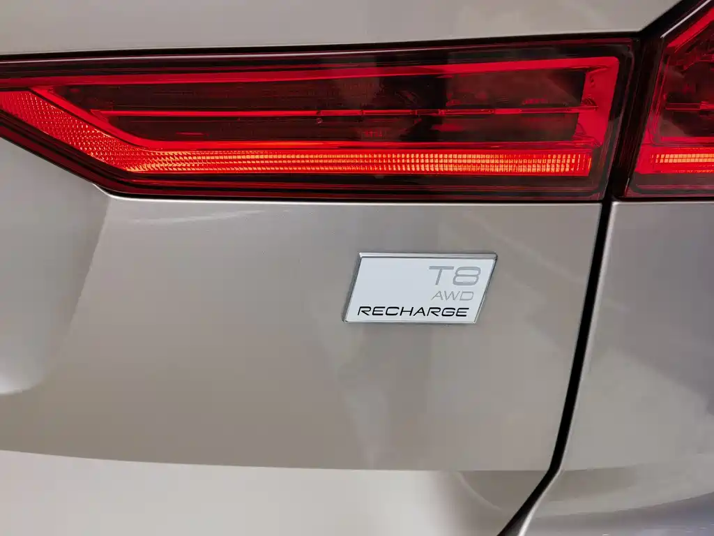 Volvo XC60 T8 Plug-in Hybrid AWD Long Range Plus 2024