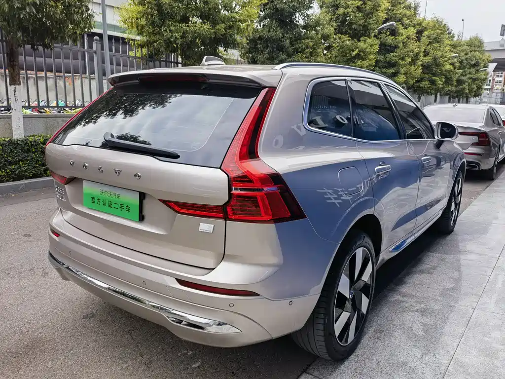 Volvo XC60 T8 Plug-in Hybrid AWD Long Range Plus 2024
