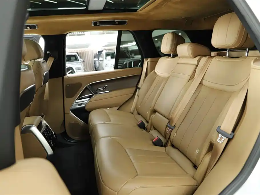 Range Rover 2024 3.0 L6 360PS Vogue