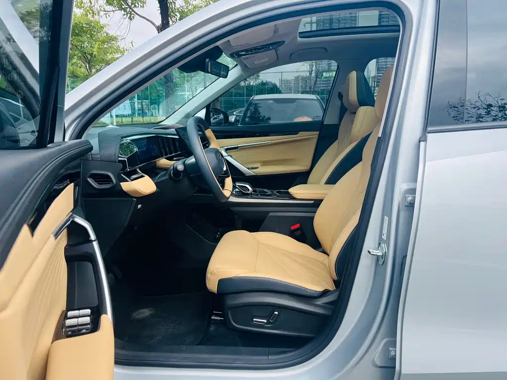 Geely Boyue L 2023 1.5TD DCT Prestige