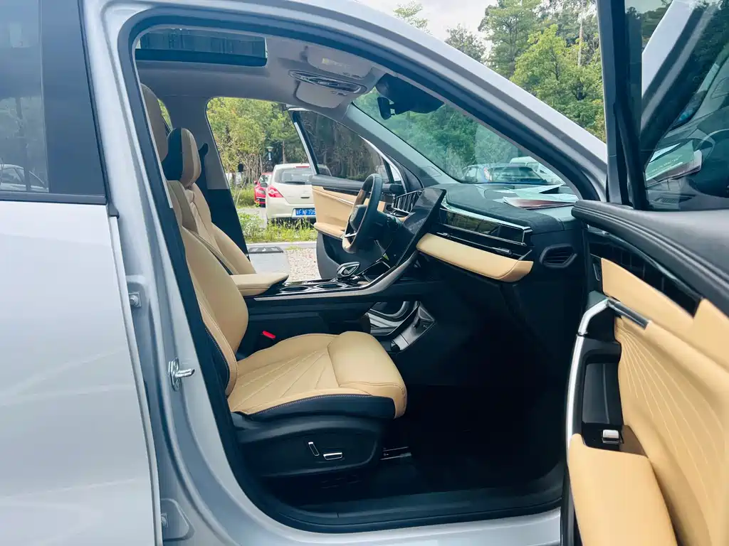 Geely Boyue L 2023 1.5TD DCT Prestige