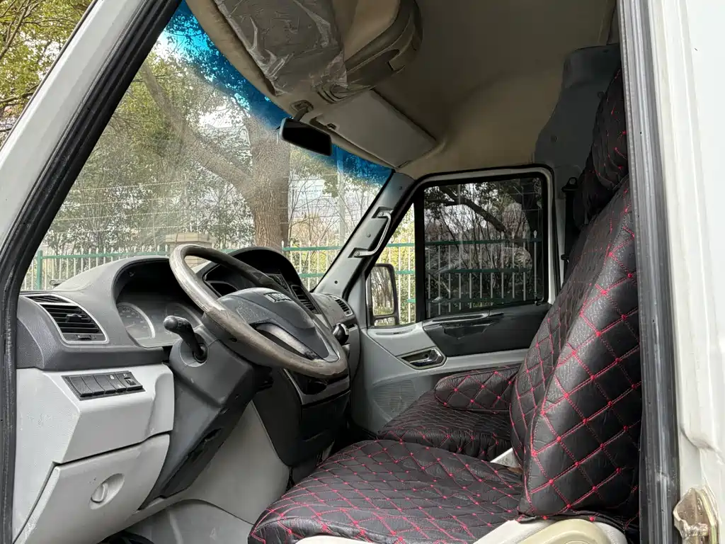 Iveco Power Daily 2016 3.0T A32 Premium Edition Medium Roof F1C