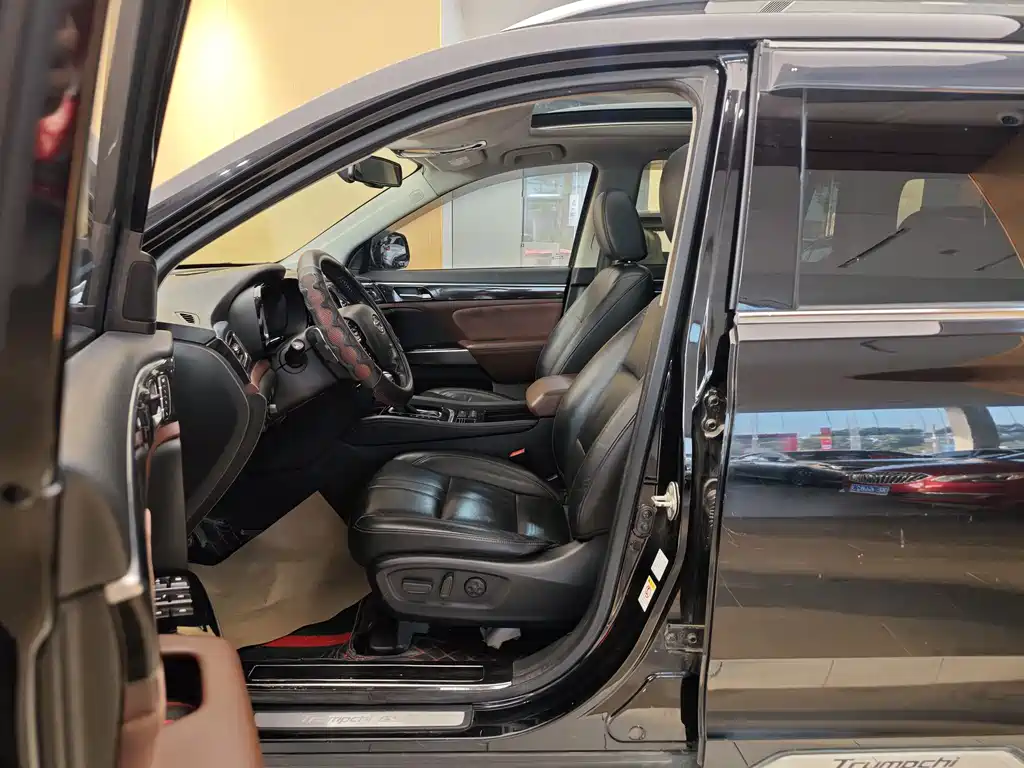 GAC Trumpchi GS8 2017 320T 2WD Luxury Smart Connect Edition (7-Seater)