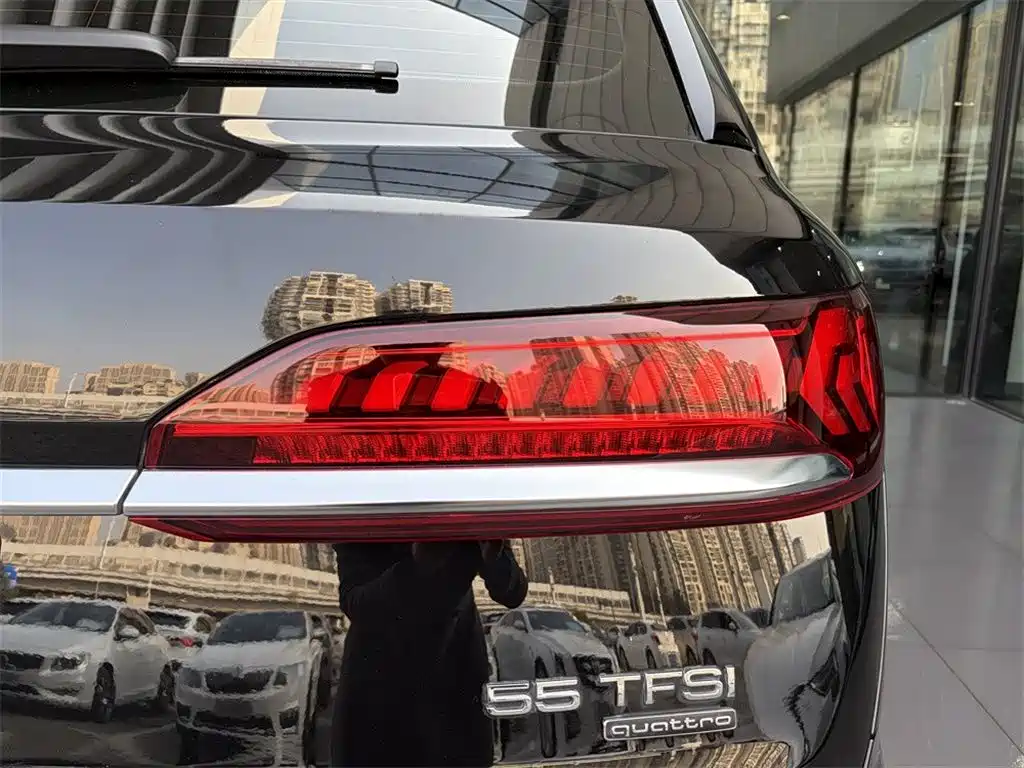 Audi Q7 2023 55 TFSI quattro S line Sport