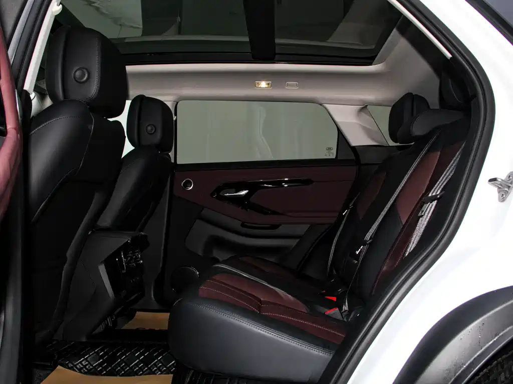 Range Rover Evoque L 2024 SE