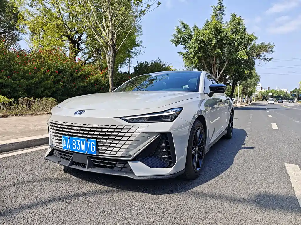 Changan UNI-V 2022 1.5T Premium