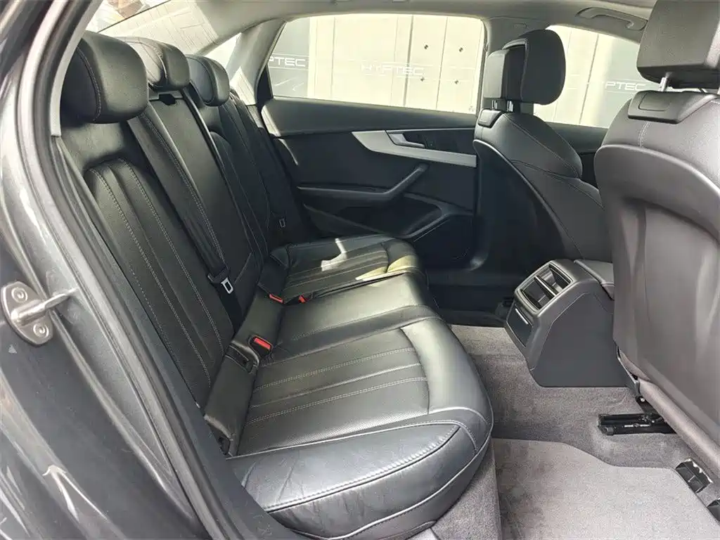 Audi A4L 2022 40 TFSI Sport