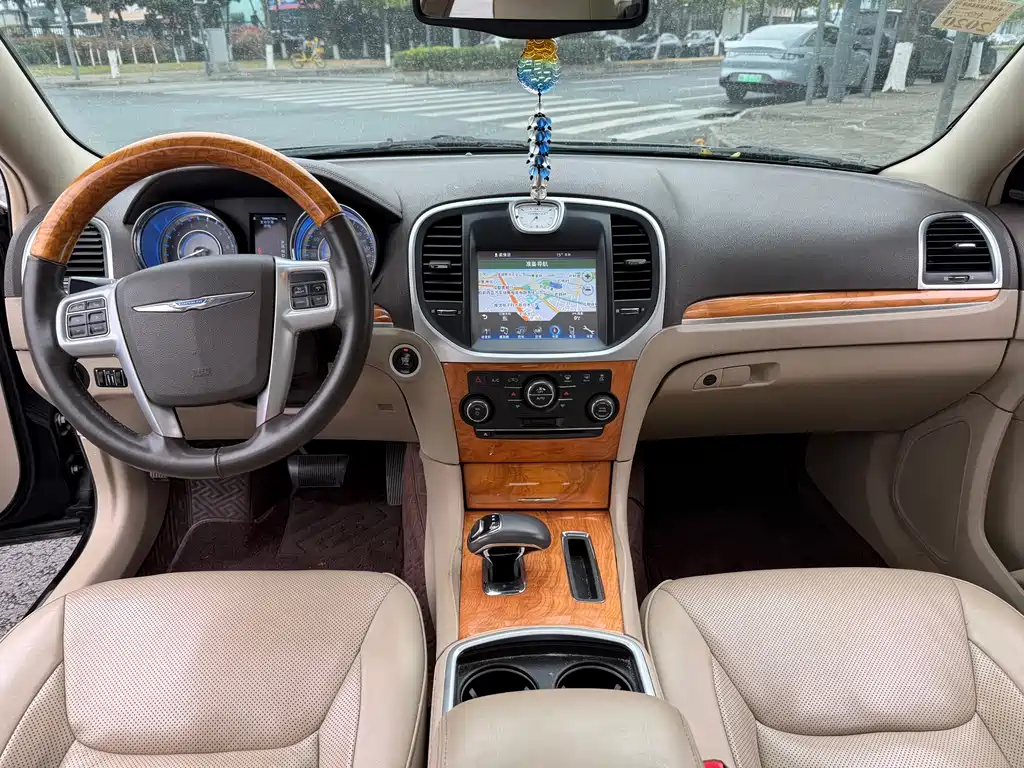 Chrysler 300C Import 2013 Model 3.6L Premium Edition