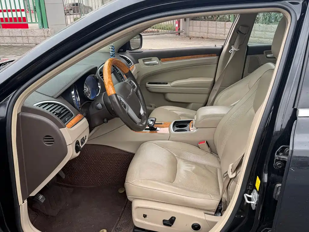 Chrysler 300C Import 2013 Model 3.6L Premium Edition