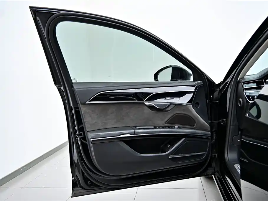 Audi A8L 60 TFSIe quattro Collector's Edition
