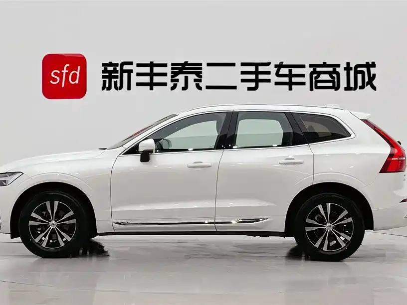 Volvo XC60 2024 B5 AWD Momentum