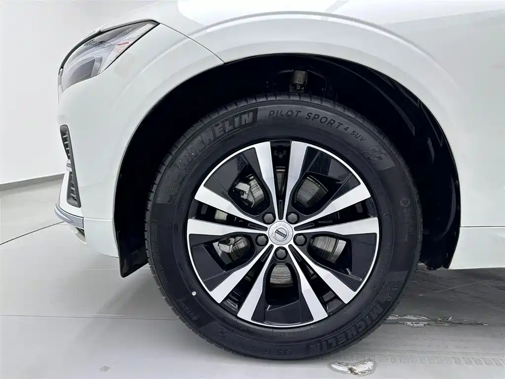 Volvo XC60 2024 B5 AWD Momentum