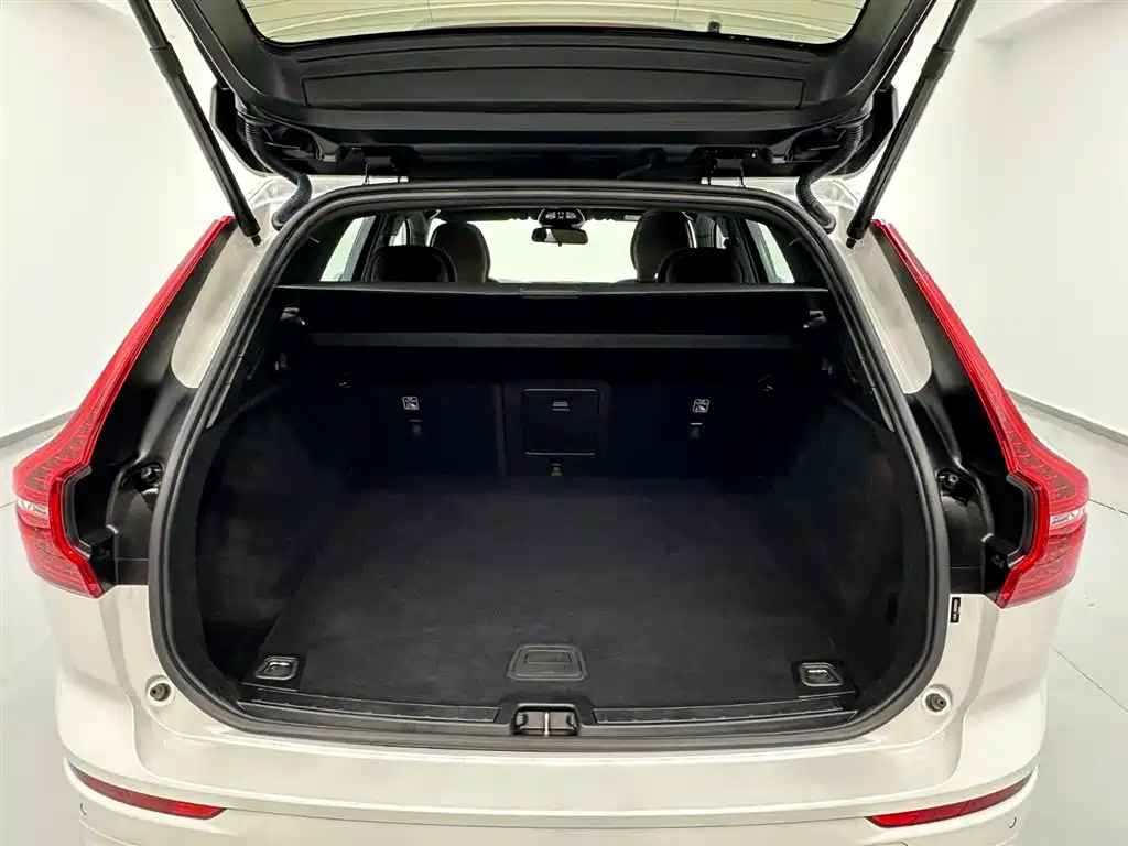 Volvo XC60 2024 B5 AWD Momentum