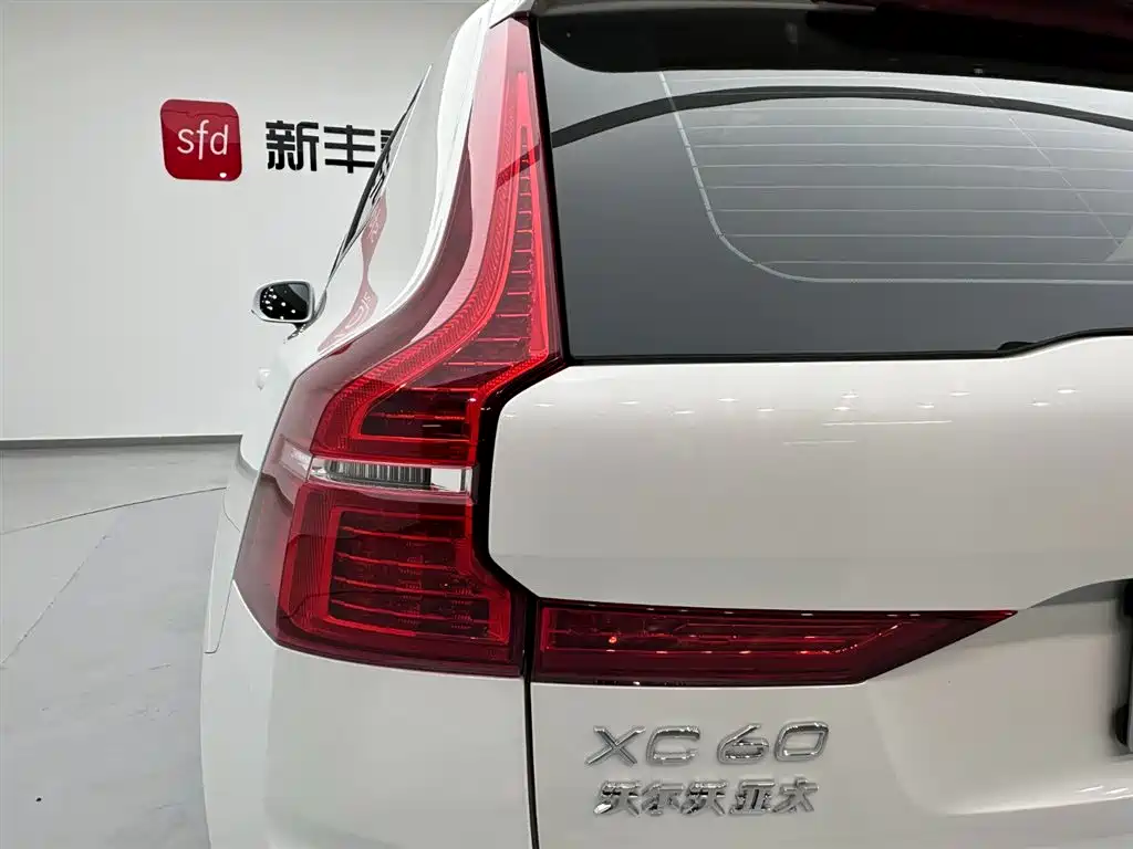 Volvo XC60 2024 B5 AWD Momentum