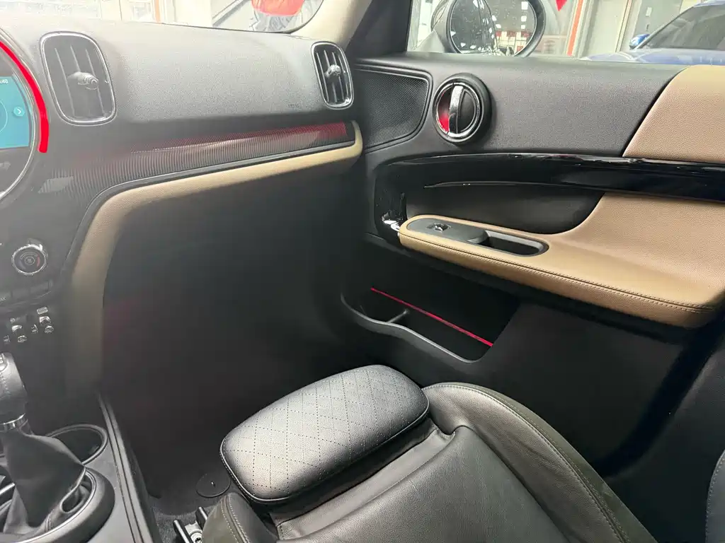 MINI Countryman 2018 1.5T COOPER ALL4 Artist