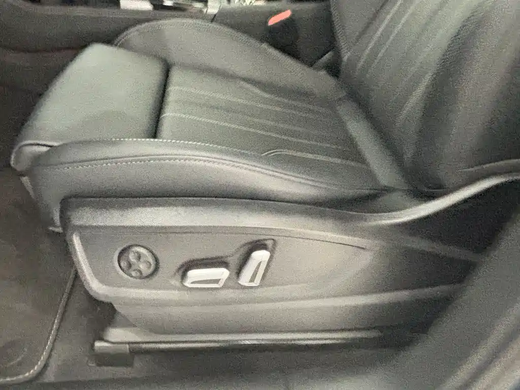 Audi Q5L 2025 45 TFSI Luxury Dynamic Edition