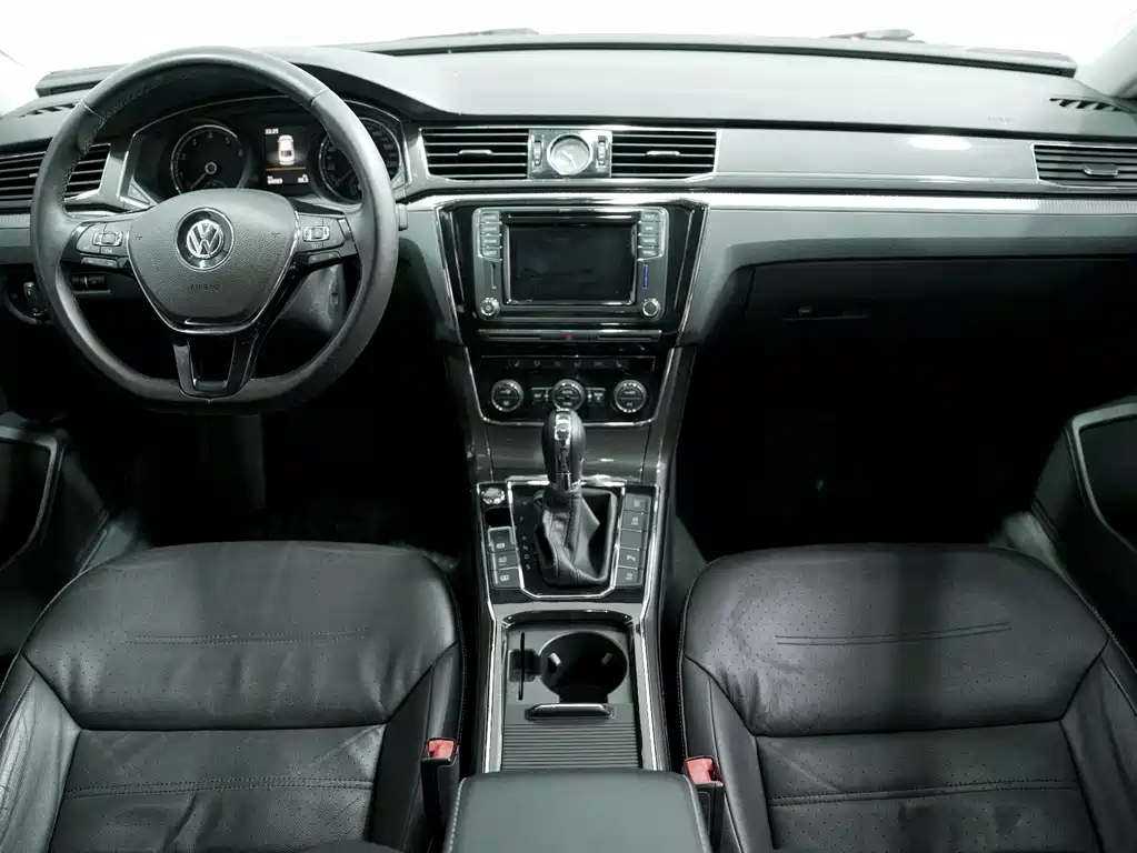 Volkswagen Passat 2017 330TSI DSG Yuzun Edition