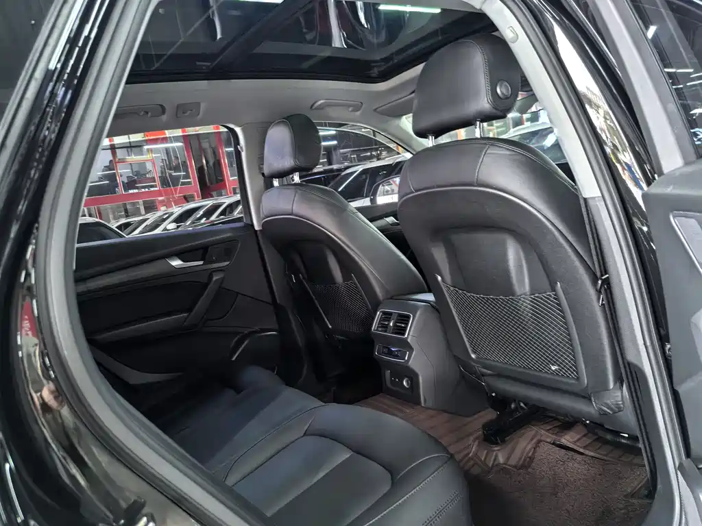 Audi Q5L 2018 40 TFSI Rongxiang Jinqu Type China V
