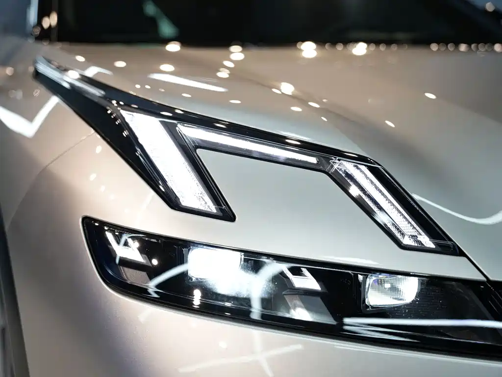 Lynk & Co 08 EM-P 2023 220km AWD Performance Halo