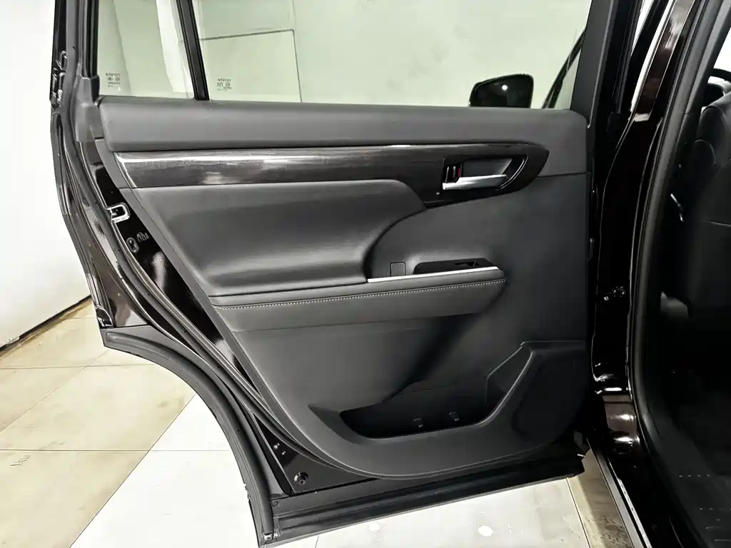 Crown Kluger 2022 2.0T AWD Sport Edition