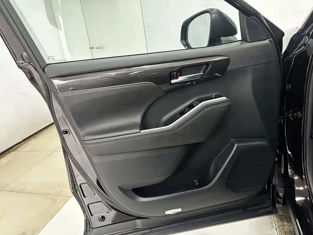 Crown Kluger 2022 2.0T AWD Sport Edition
