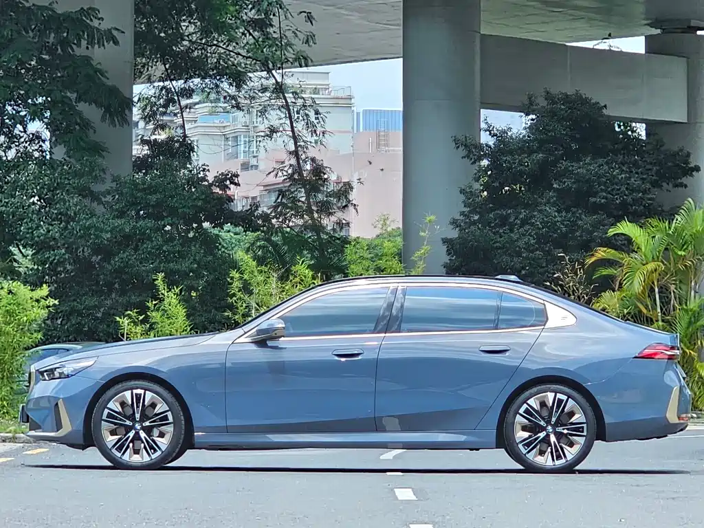 BMW 5 Series 2024 530Li Premium Luxury Edition