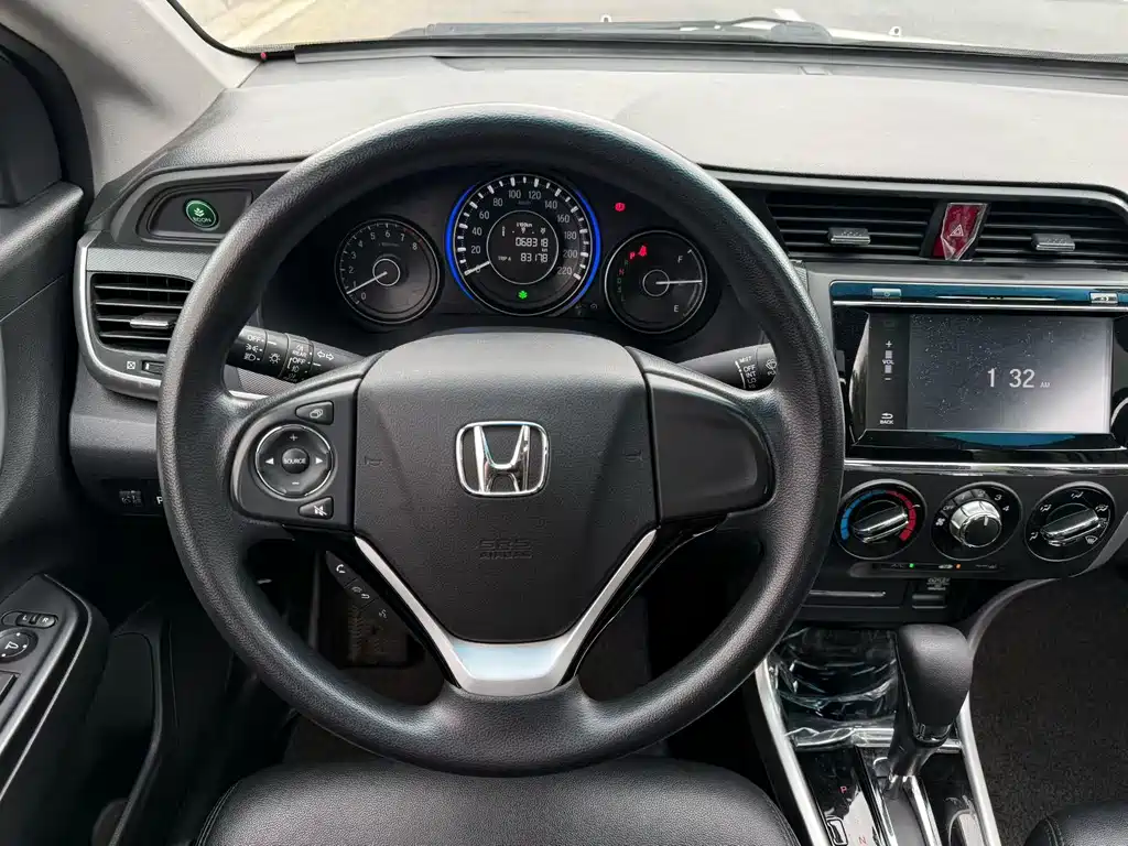 Crisp 2016 1.8L CVT Luxury Edition