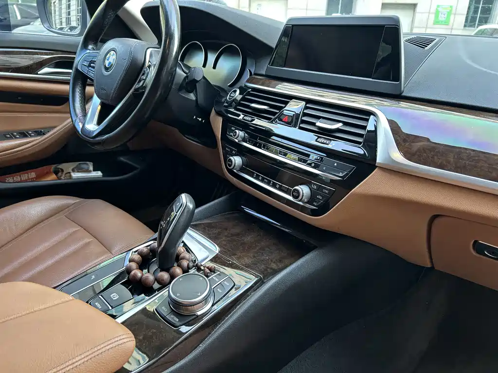 BMW 5 Series 2018 528Li Launch Edition