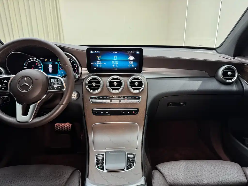 Mercedes-Benz GLC 2022 GLC 260 L 4MATIC Luxury Trim