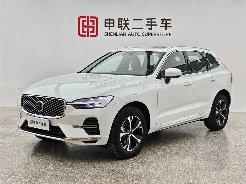 Volvo XC60 2026 B5 AWD Momentum Luxury Edition