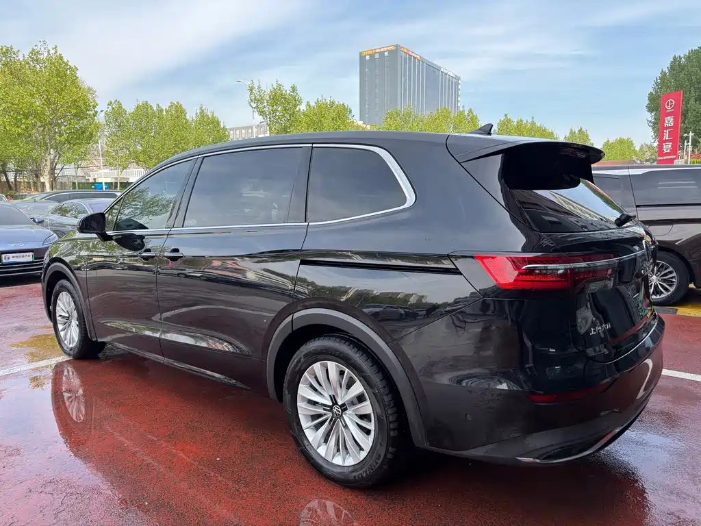 Viloran 2024 330TSI Business Edition