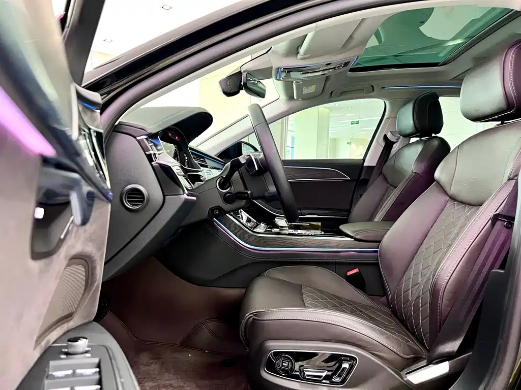 Audi A8L 2024 50 TFSI quattro Premium Selection