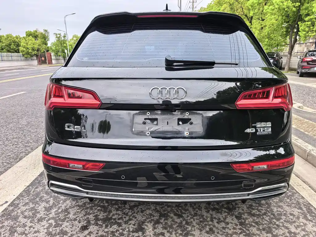 Audi Q5L 2018 40 TFSI Fashion Edition China VI