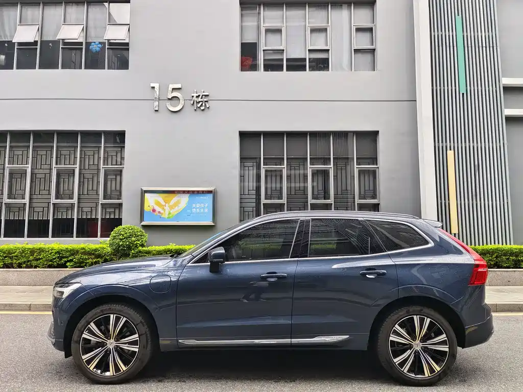 Volvo XC60 2023 T8 Plug-in Hybrid AWD Long Range Inscription