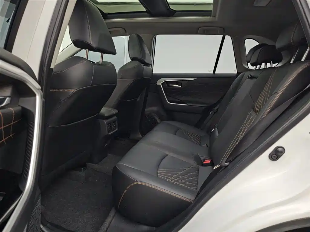 Toyota RAV4 2024 2.0L CVT FWD Style Plus Edition