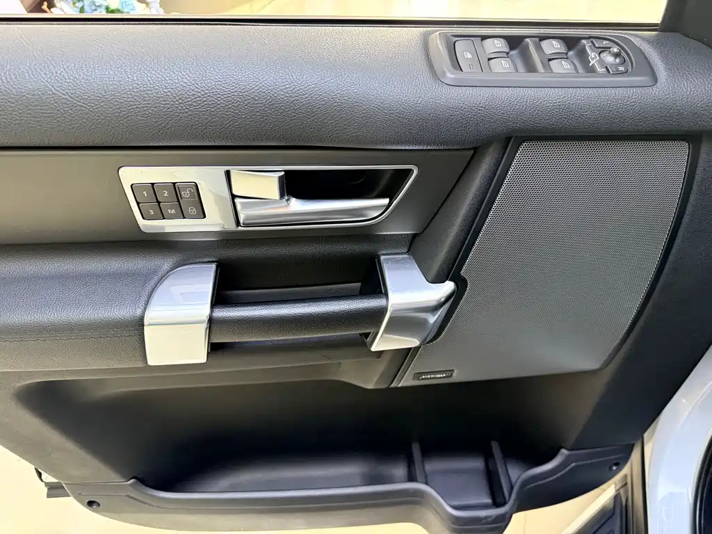 Land Rover Discovery 2016 3.0 SC V6 SE
