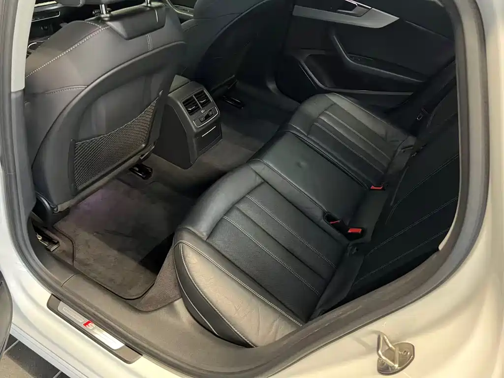 Audi A4L 2020 40 TFSI Luxury Dynamic Edition