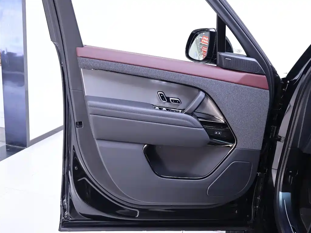 Range Rover Sport 2025 400PS Hidden Edge Special Edition