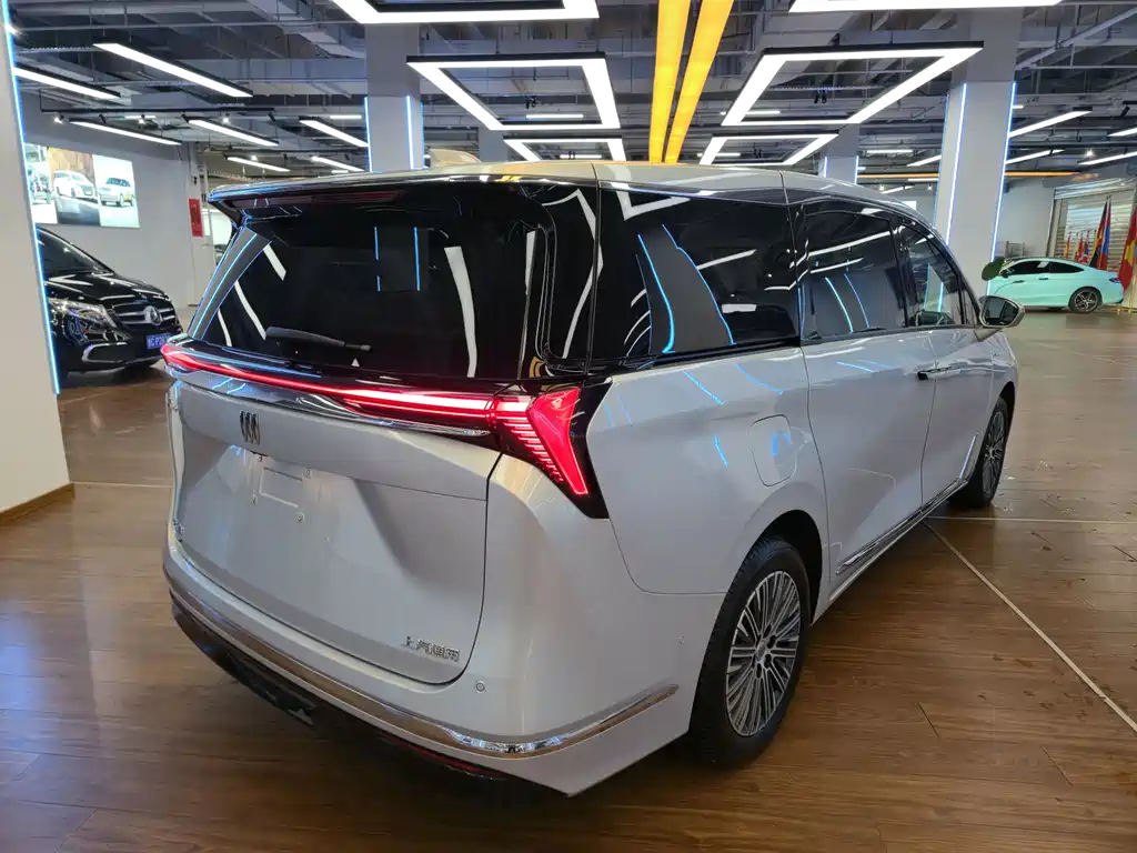 Buick GL8 PHEV 2024 Lu Zun Luxury Edition 7-Seater