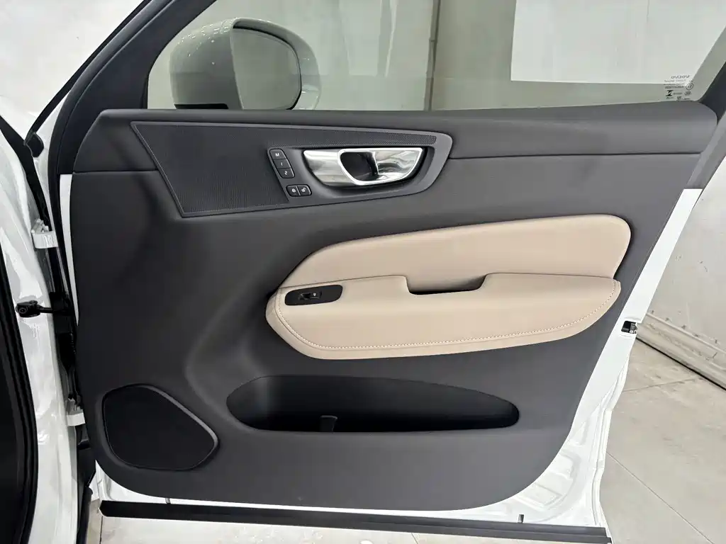 Volvo XC60 2026 B5 AWD Momentum Sport Edition