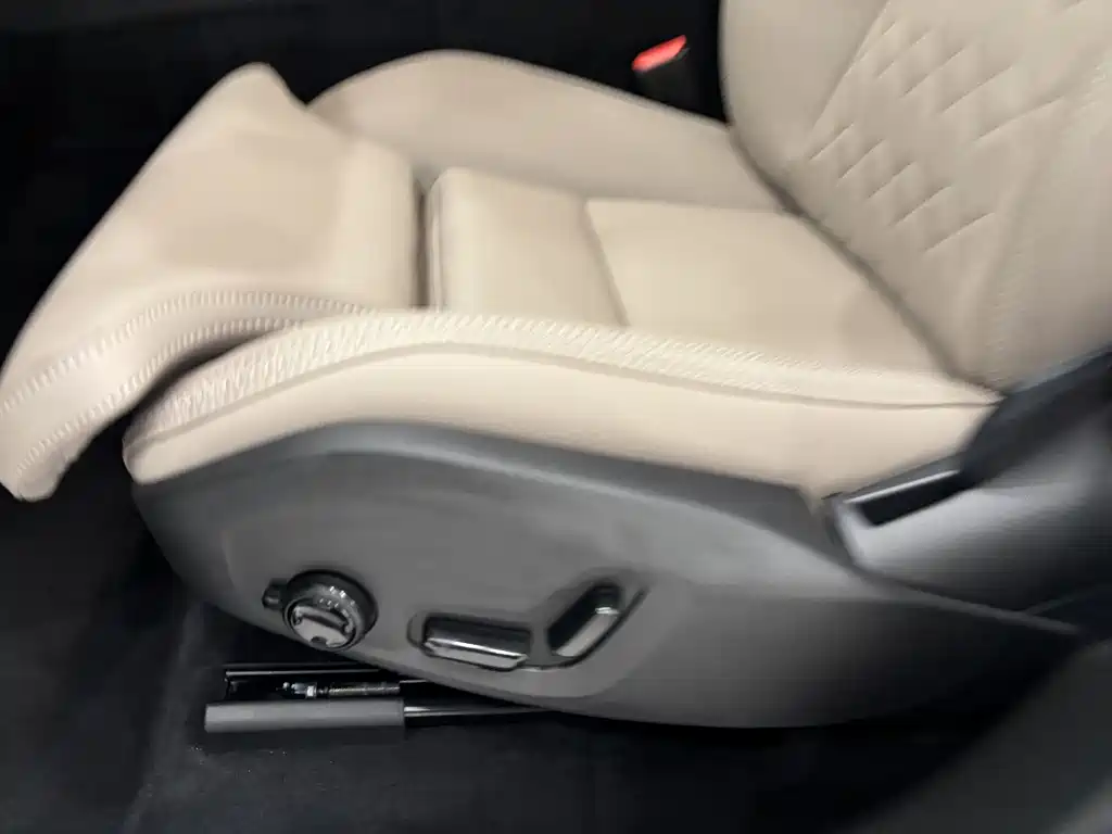 Volvo XC60 2026 B5 AWD Momentum Sport Edition