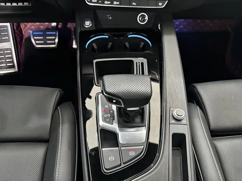 Audi A4L 2024 40 TFSI Luxury Dynamic Edition