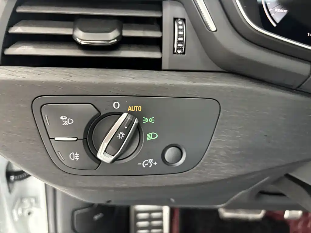 Audi A4L 2024 40 TFSI Luxury Dynamic Edition