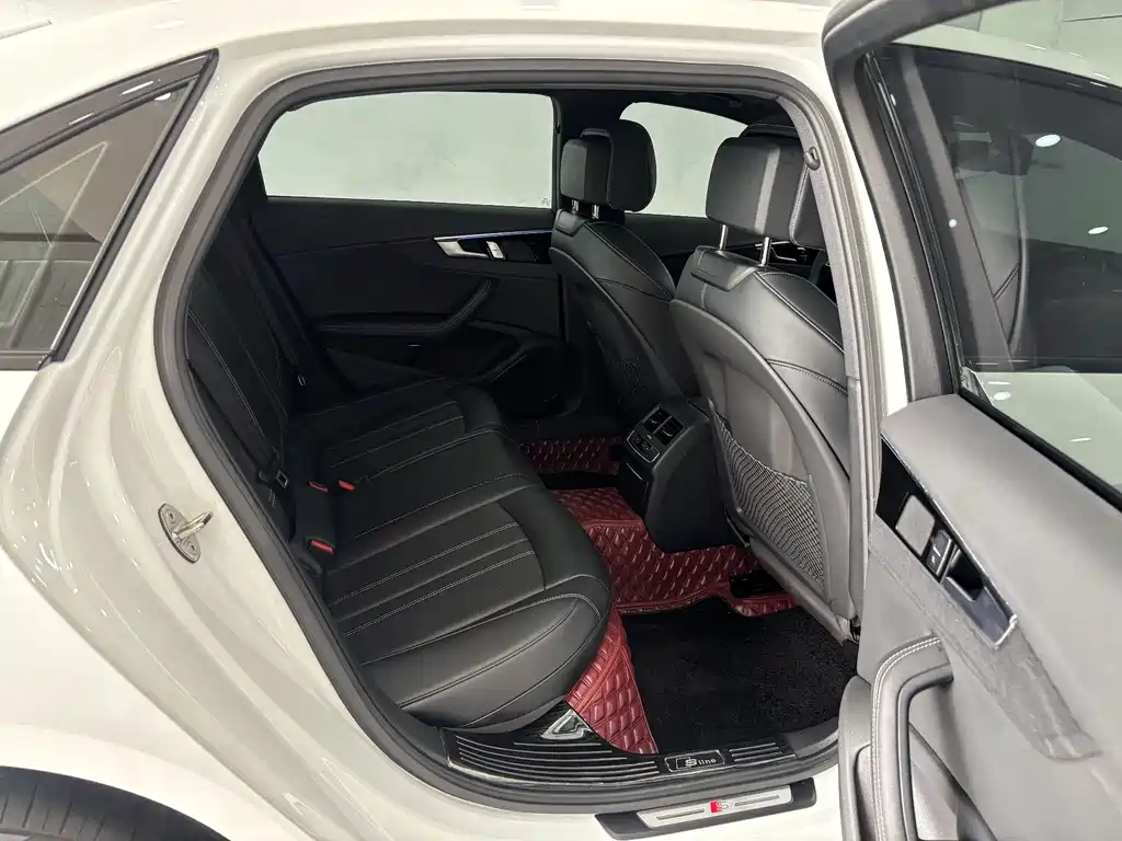 Audi A4L 2024 40 TFSI Luxury Dynamic Edition