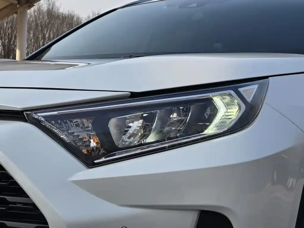 RAV4 2024 2.0L CVT FWD Urban Edition