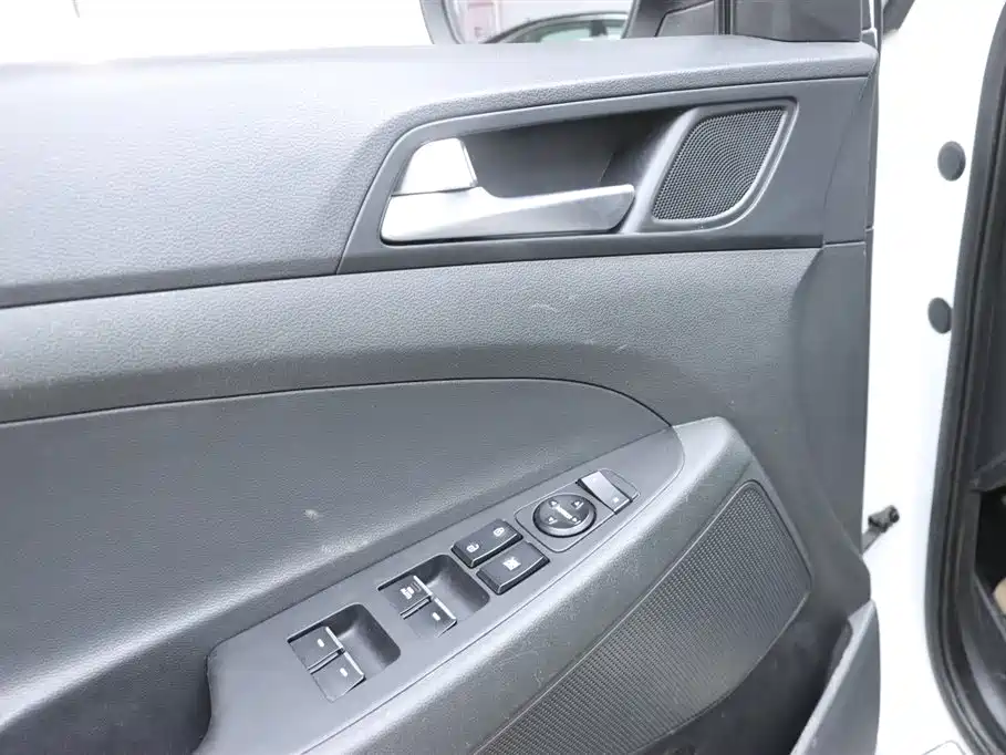 Tucson 2015 1.6T DCT 2WD Smart