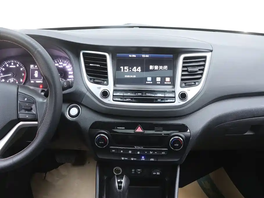 Tucson 2015 1.6T DCT 2WD Smart