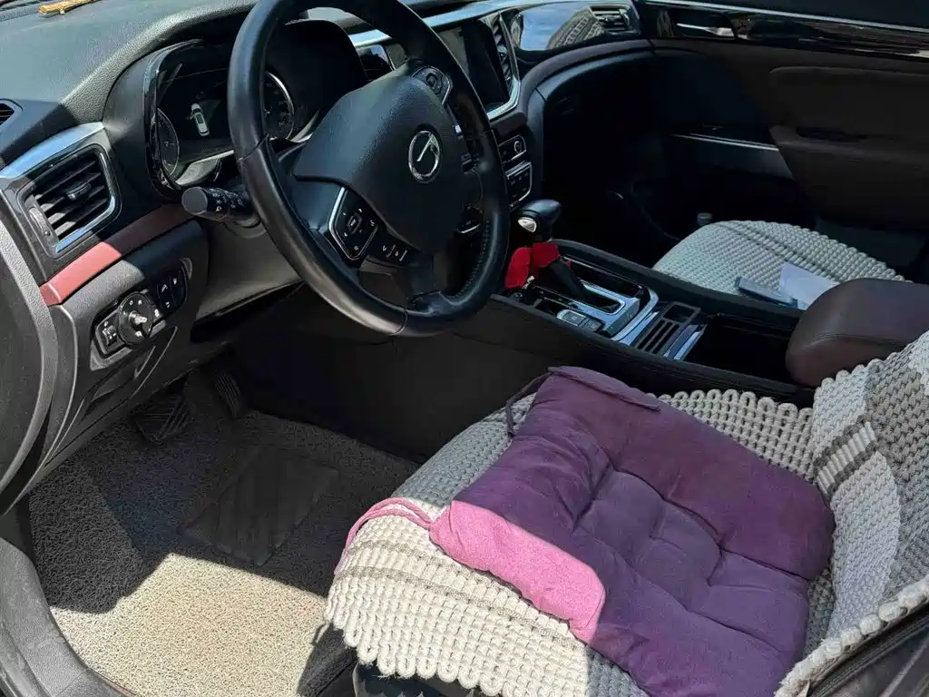 GAC Trumpchi GS8 2017 320T 2WD Luxury Edition (7-Seater)