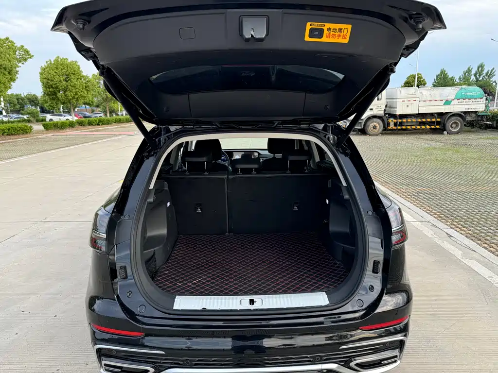 Hongqi HS5 2023 2.0T AWD Qi Xiang Pro