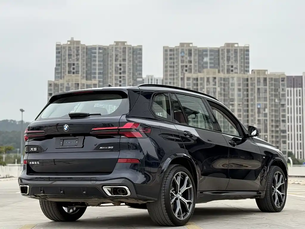BMW X5 2025 xDrive 30Li Premium M Sport Night Edition